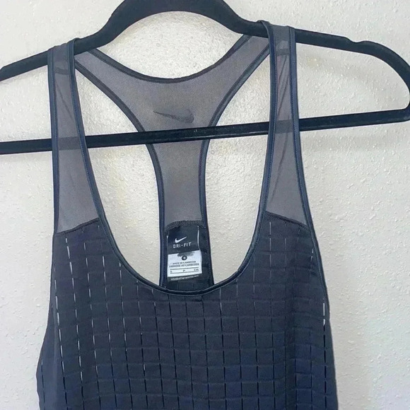 NIKE Women’s Tank Top - Picture 2 of 8
